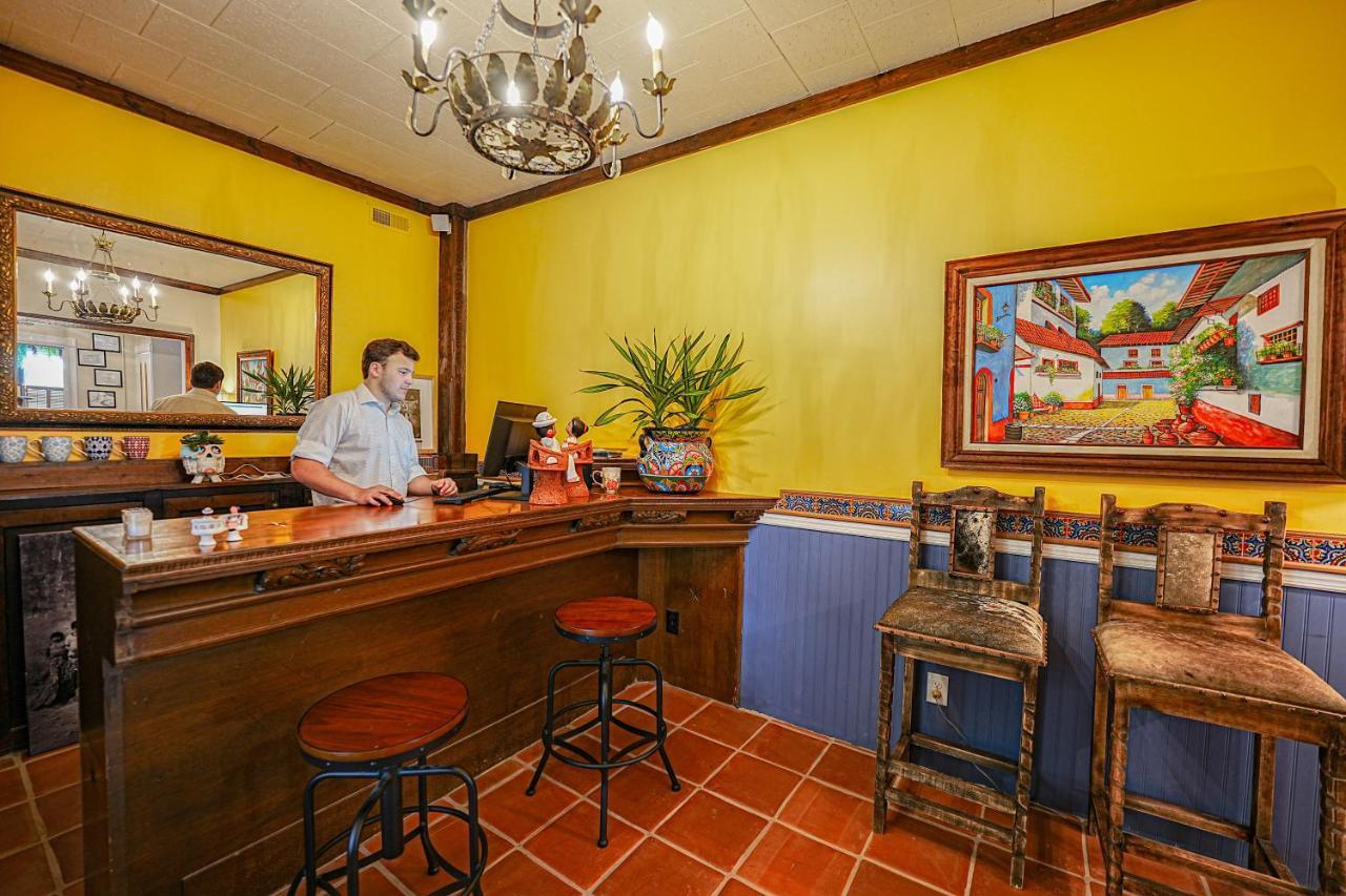 La Posada Milford Εξωτερικό φωτογραφία